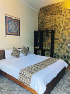 Giường trong phòng chung tại Mai Châu Happy House