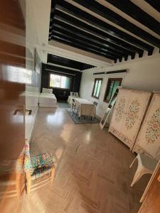 a living room with a couch and a table at Triplex of art and serenity in Kouas