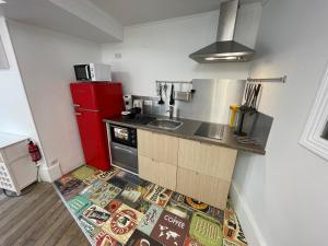 Una cocina o cocineta en L'Appart, le Morvan tranquille 19 fotos más