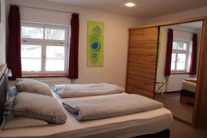 a bedroom with two beds and a window at Landgasthof Post in Röthenbach
