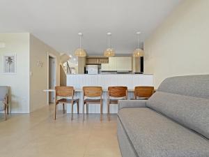 Kuchyň nebo kuchyňský kout v ubytování Piscina - 4 Suítes - Condominio Clube - Marina