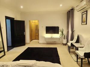 Ένα ή περισσότερα κρεβάτια σε δωμάτιο στο Ikeja Taranga