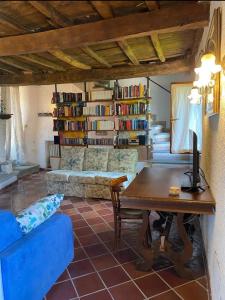 a living room with a blue couch and a table at Casa di Viola in Celleno