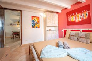 a bedroom with a bed with towels on it at Attico Residence Costa do Sol in Sal Rei