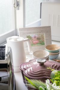 a kitchen counter with a plate and some dishes at Maison du Voyage New-Elegant villa 3min from Kadena Air Base Gate 3 in Okinawa City