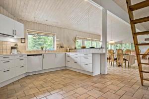 Η κουζίνα ή μικρή κουζίνα στο JB182-Fjerritslev-Gyvelstien-39