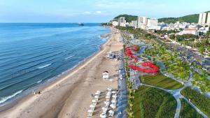 an aerial view of a beach and the ocean at Oasky Vũng Tàu 3 bedrooms - Pooh House 2 in Vung Tau