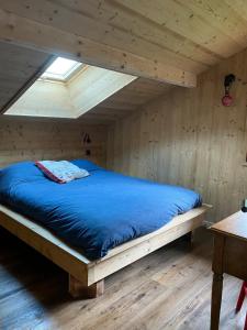 Una cama o camas en una habitación de Beautiful cozy chalet with mountain view 35 fotos más