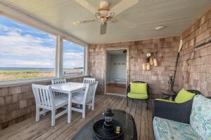 A balcony or terrace at K9999 Sawyers Lodge - Historic Home on the Sound, Pool, Boat Launch, Kayaks!