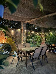 Taman di luar Apartman Flower Garden