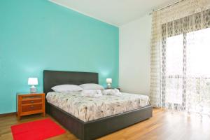 Postel nebo postele na pokoji v ubytování LA'DELI - Como - grande appartamento con parcheggio, nefltix, giardino, terrazzo