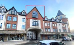 een groot gebouw met daarop een rode rechthoek bij Waterfoot Penthouse Apartment in Newcastle