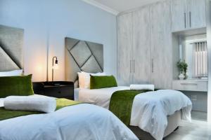 Ένα ή περισσότερα κρεβάτια σε δωμάτιο στο Dream Oasis Self-catering Luxury Home