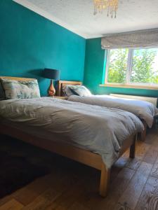 Gallery image of Large ensuite twin room at Fir Tree Lodge in Bristol