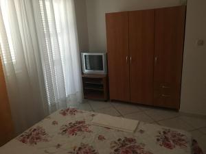 En tv och/eller ett underhållningssystem på Apartments Kulic