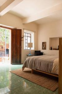 Ένα ή περισσότερα κρεβάτια σε δωμάτιο στο Casa Arrona Oaxaca
