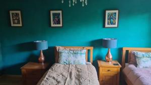 Gallery image of Large ensuite twin room at Fir Tree Lodge in Bristol