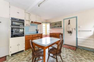 Η κουζίνα ή μικρή κουζίνα στο Summerlaize, West Wittering +11 φωτογραφίες