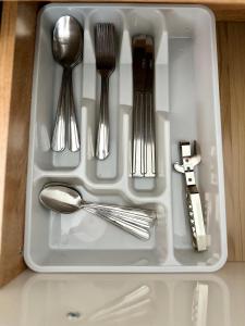 a tray with utensils sitting on top of a cabinet at Latitud Stays Puerto Montt in Puerto Montt