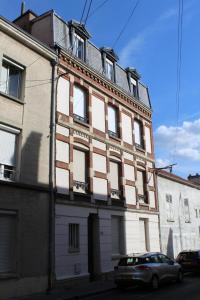 a building with a car parked in front of it at The Clubhouse -Hypercentre Epernay in Épernay