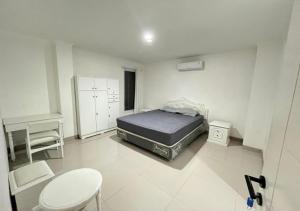 Ένα ή περισσότερα κρεβάτια σε δωμάτιο στο TOS Hotel & Residence Velodrome