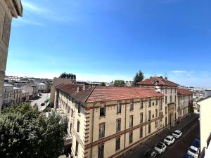 Γενική άποψη της πόλης Βερσαλλίες ή θέα της πόλης από  αυτό το διαμέρισμα