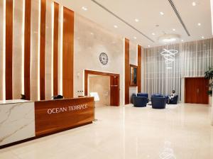 vestíbulo de un edificio de oficinas con recepción en Pearl of Abu Dhabi, en Abu Dabi 61 fotos más