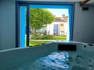 Hồ bơi trong/gần Villa Orchidée Love & Kinky Room