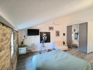 TV/trung tâm giải trí tại Villa Orchidée Love & Kinky Room