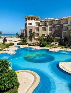 Πισίνα στο ή κοντά στο Royal Beach Luxury Hurghada