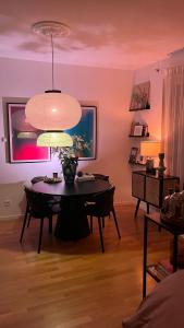 a living room with a table and a lamp at Modern & Cozy Apartment Münchner Freiheit with Balcony in Munich