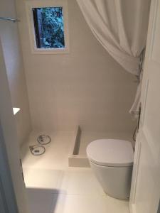 Koupelna v ubytování maisonette corner unit 85m2 totally renovated + 21 fotografií