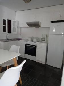 Kuchyň nebo kuchyňský kout v ubytování maisonette corner unit 85m2 totally renovated