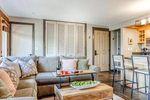 Χώρος καθιστικού στο Seventh Mountain Resort Condo