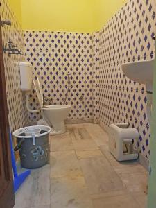Ένα μπάνιο στο Ranibagh Riverview Retreat +39 φωτογραφίες
