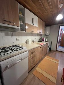 a kitchen with a stove and a white stove top oven at Ayvalık Sezer Konukevi in Ayvalık