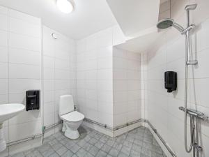 Kamar mandi di Mosebacke Hostel