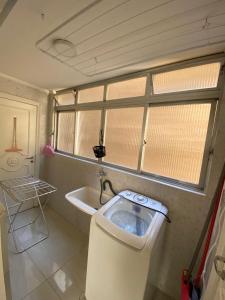 Fotografie z fotogalerie ubytování APARTAMENTO COMPLETO NO CORAÇÃO DO GONZAGA 300m DA PRAIA v destinaci Santos