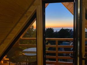 a view from the balcony of a cabin with a view of the sunset at cozy cottage in chakvi in Itʼkhvisi