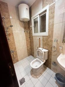 a bathroom with a toilet and a sink at اجنحة النرجس للشقق المخدومة in Abha +126 photos