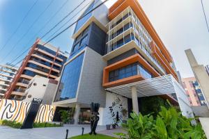 a tall building with a lot of windows at Way Tambaú #C4 - Duplo deluxe by Carpediem in Tambaú