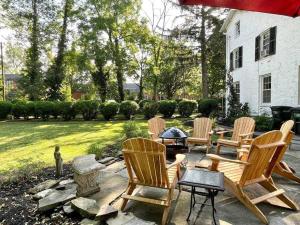 Zahrada ubytování Historic 98 Fire Pit Game Room & Dog Friendly