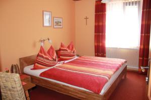 A bed or beds in a room at Haus Regina