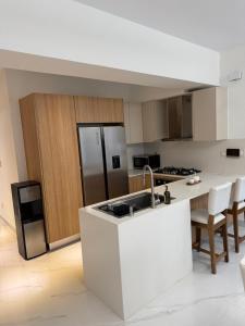 サンティアゴ・デ・ロス・カバリェロスにあるLuxury 2BR Apartment With Pool and Gymのギャラリーの写真