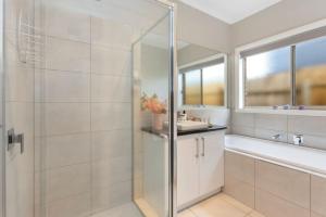 Ένα μπάνιο στο Seal Haven - Central and minutes to the beach +22 φωτογραφίες