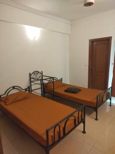 Postel nebo postele na pokoji v ubytování The Warmer Apartment Islamabad