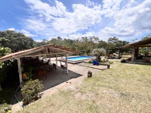 a pavilion with a pool in a yard at La Granja De Bam Bam in Sasaima