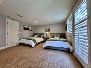a bedroom with two beds and a window at Peaceful Country Getaway Near Casino Shopping in Diamond Springs