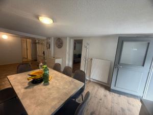 a dining room with a table and chairs at Ferienwohnung Winterzeit UG - Interlaken Thun Spiez Kandersteg in Wimmis