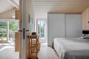 Postel nebo postele na pokoji v ubytování BL1121-Saltum-Daadyrvej-7